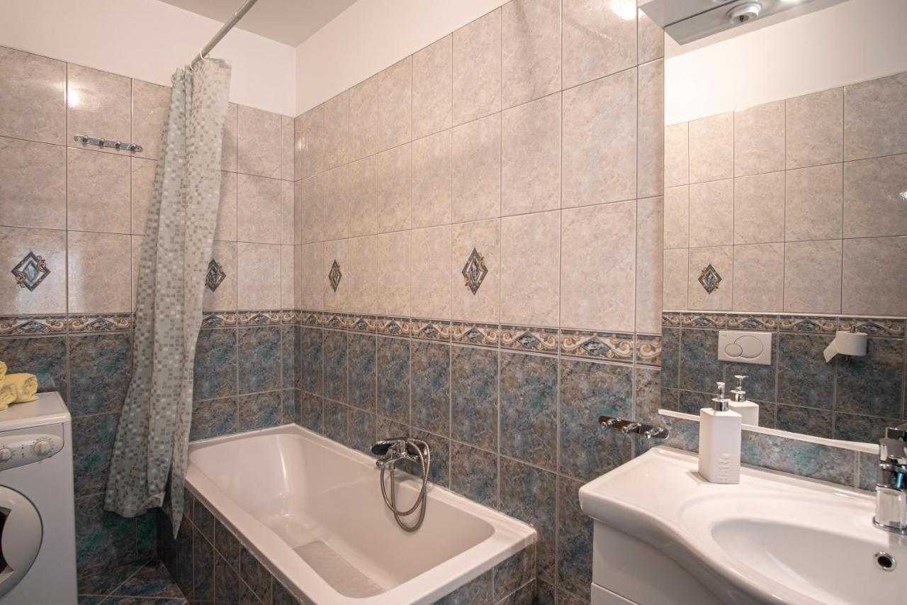 Apartman Luka Fažana Exteriör bild