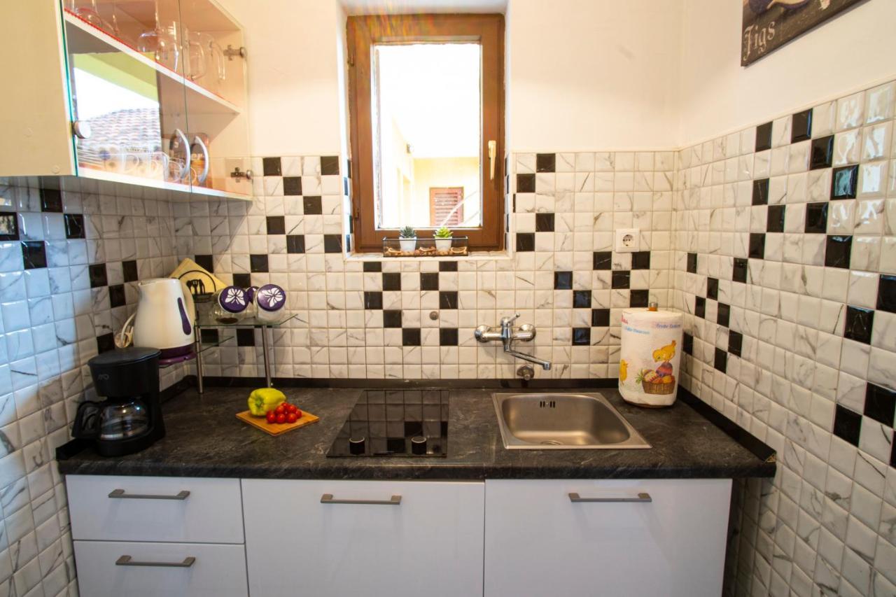 Apartman Luka Fažana Exteriör bild
