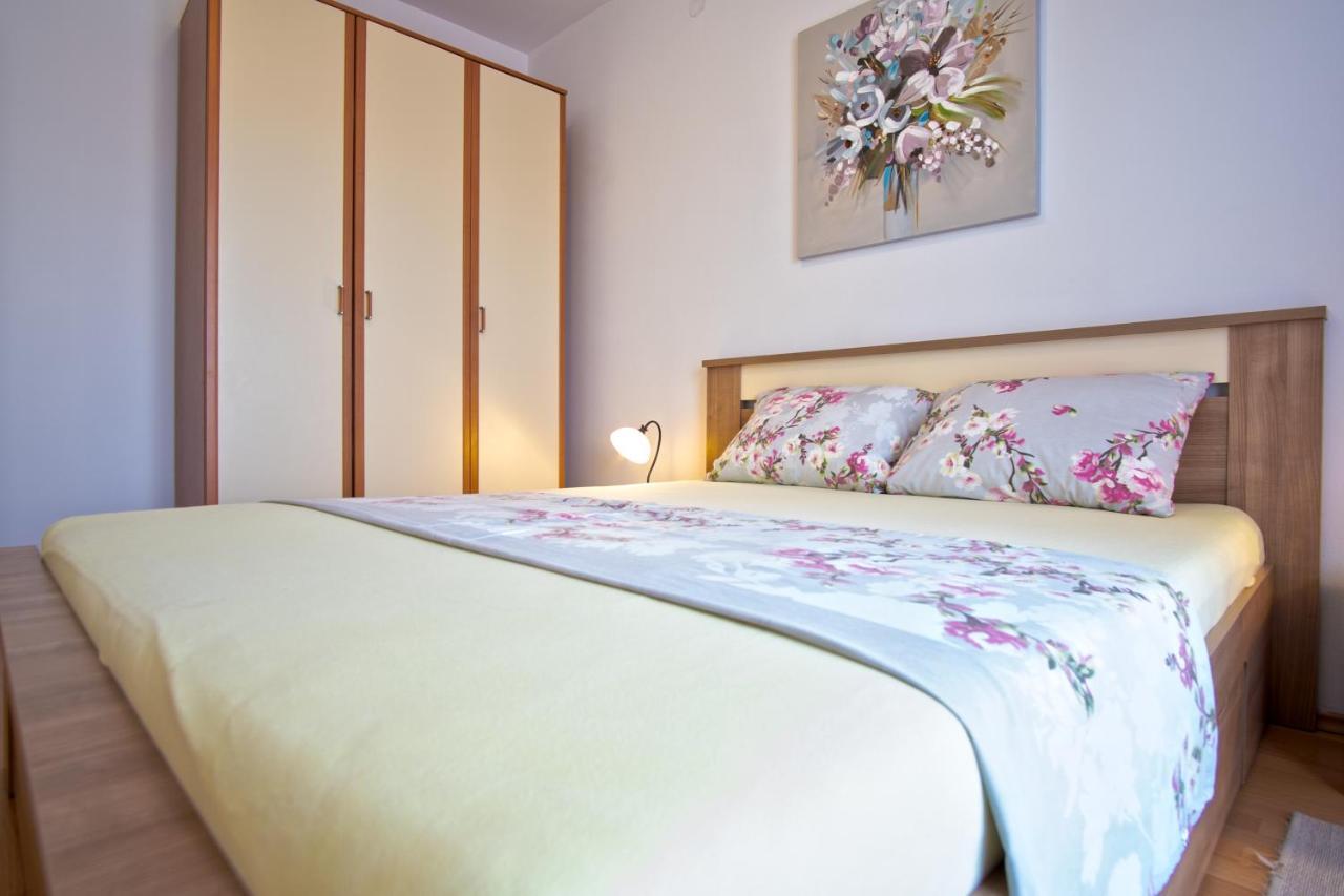 Apartman Luka Fažana Exteriör bild