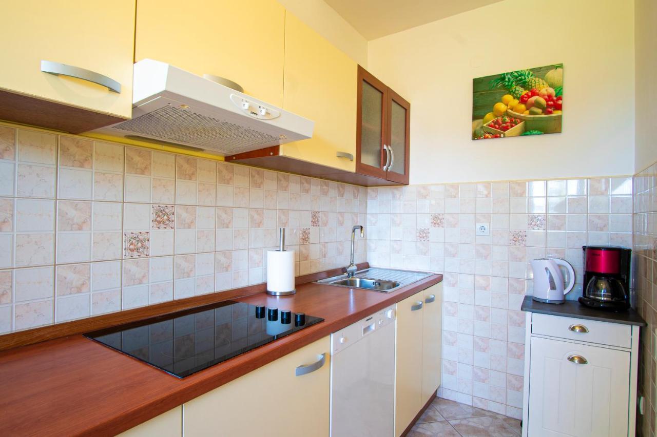 Apartman Luka Fažana Exteriör bild