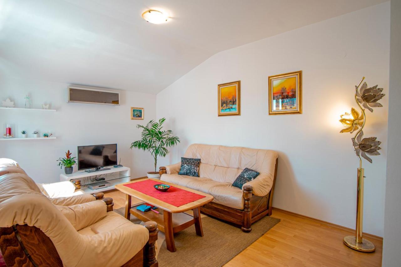Apartman Luka Fažana Exteriör bild