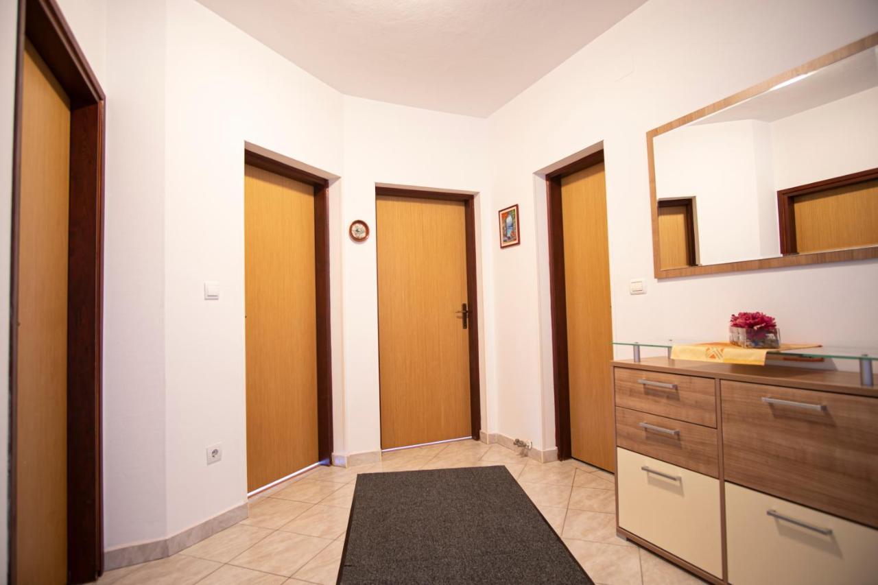 Apartman Luka Fažana Exteriör bild